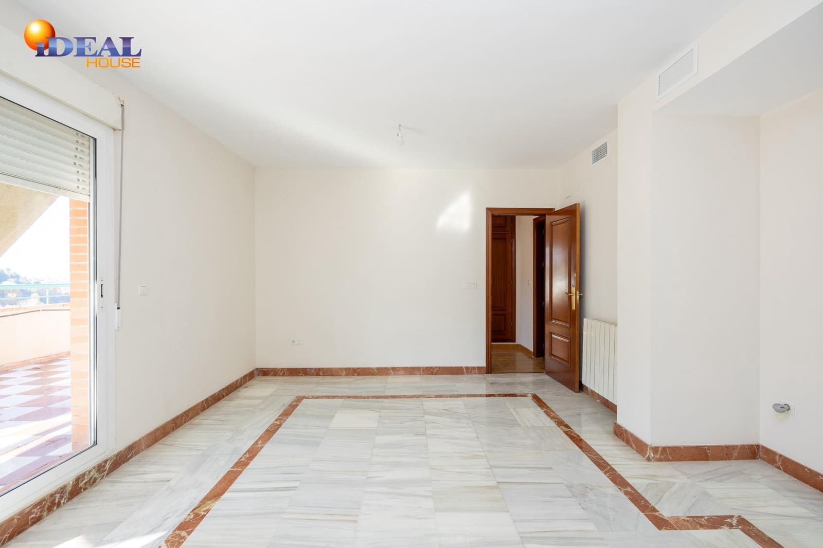 Ático de 3 habitaciones en Granada ciudad en venta con garaje - 360.000 € (Ref: 9450212)