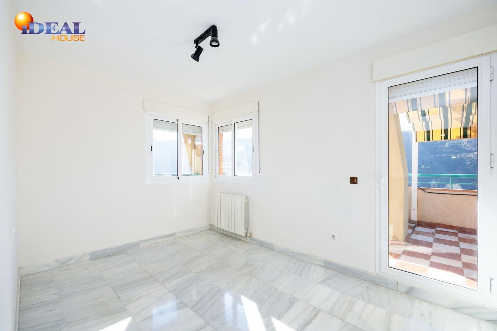 Ático de 3 habitaciones en Granada ciudad en venta con garaje - 360.000 € (Ref: 9450212)
