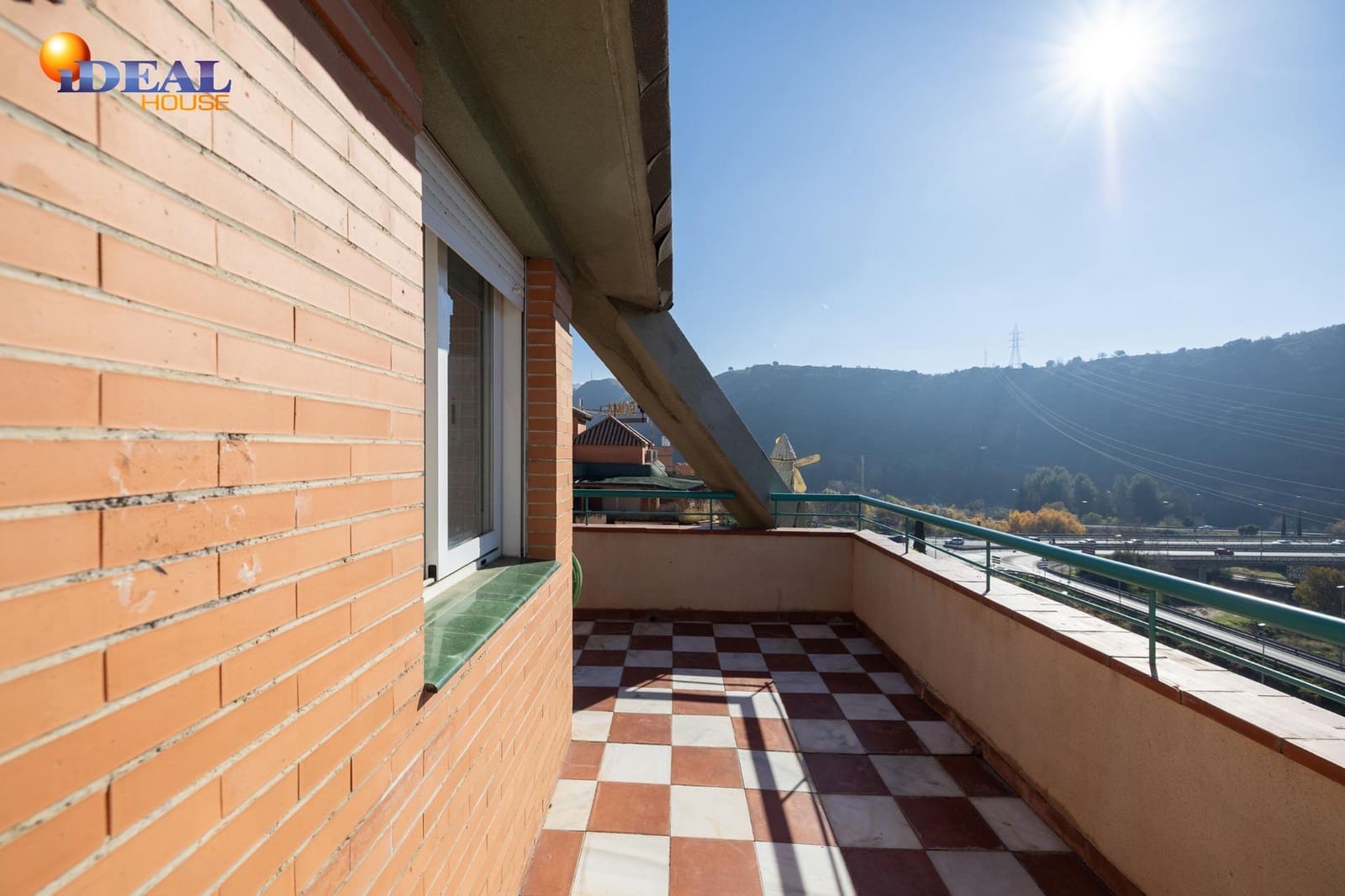 Ático de 3 habitaciones en Granada ciudad en venta con garaje - 360.000 € (Ref: 9450212)