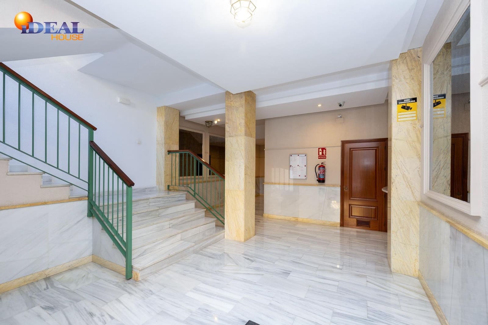 Ático de 3 habitaciones en Granada ciudad en venta con garaje - 360.000 € (Ref: 9450212)