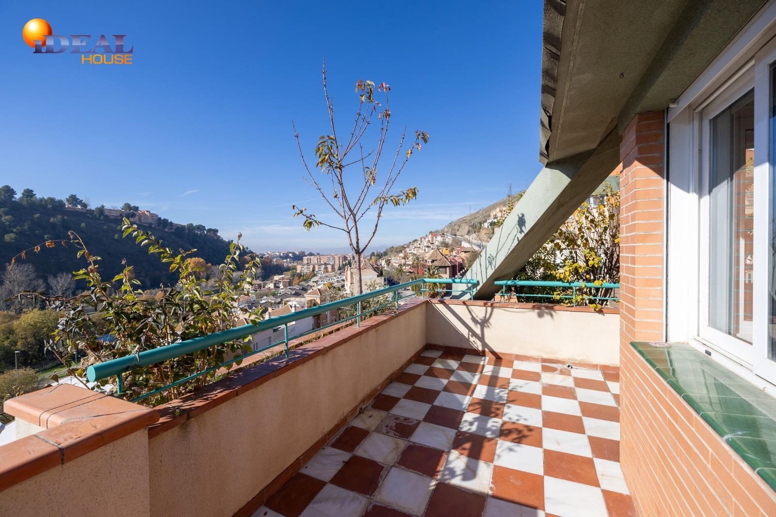 Ático de 3 habitaciones en Granada ciudad en venta con garaje - 360.000 € (Ref: 9450212)