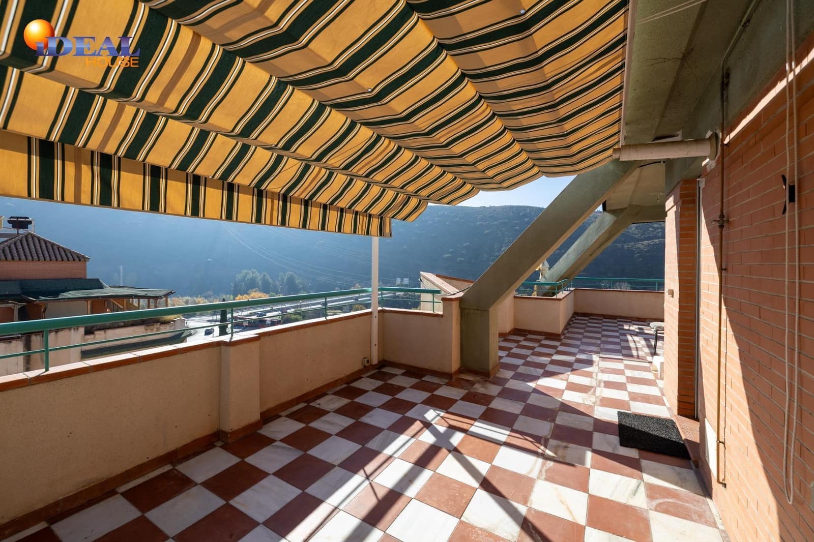 Ático de 3 habitaciones en Granada ciudad en venta con garaje - 360.000 € (Ref: 9450212)