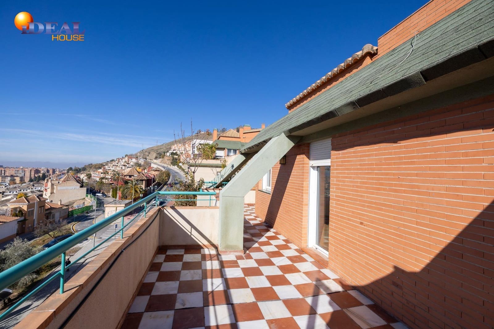 Ático de 3 habitaciones en Granada ciudad en venta con garaje - 360.000 € (Ref: 9450212)