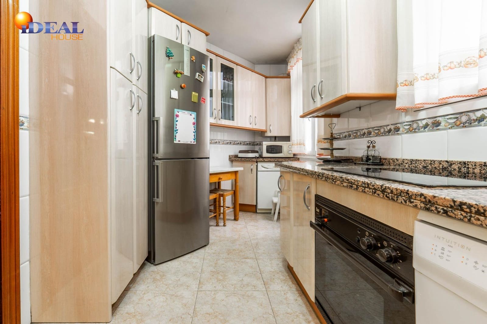 4 bedroom Flat for sale in Granada city with garage - € 367,500 (Ref: 9450215)