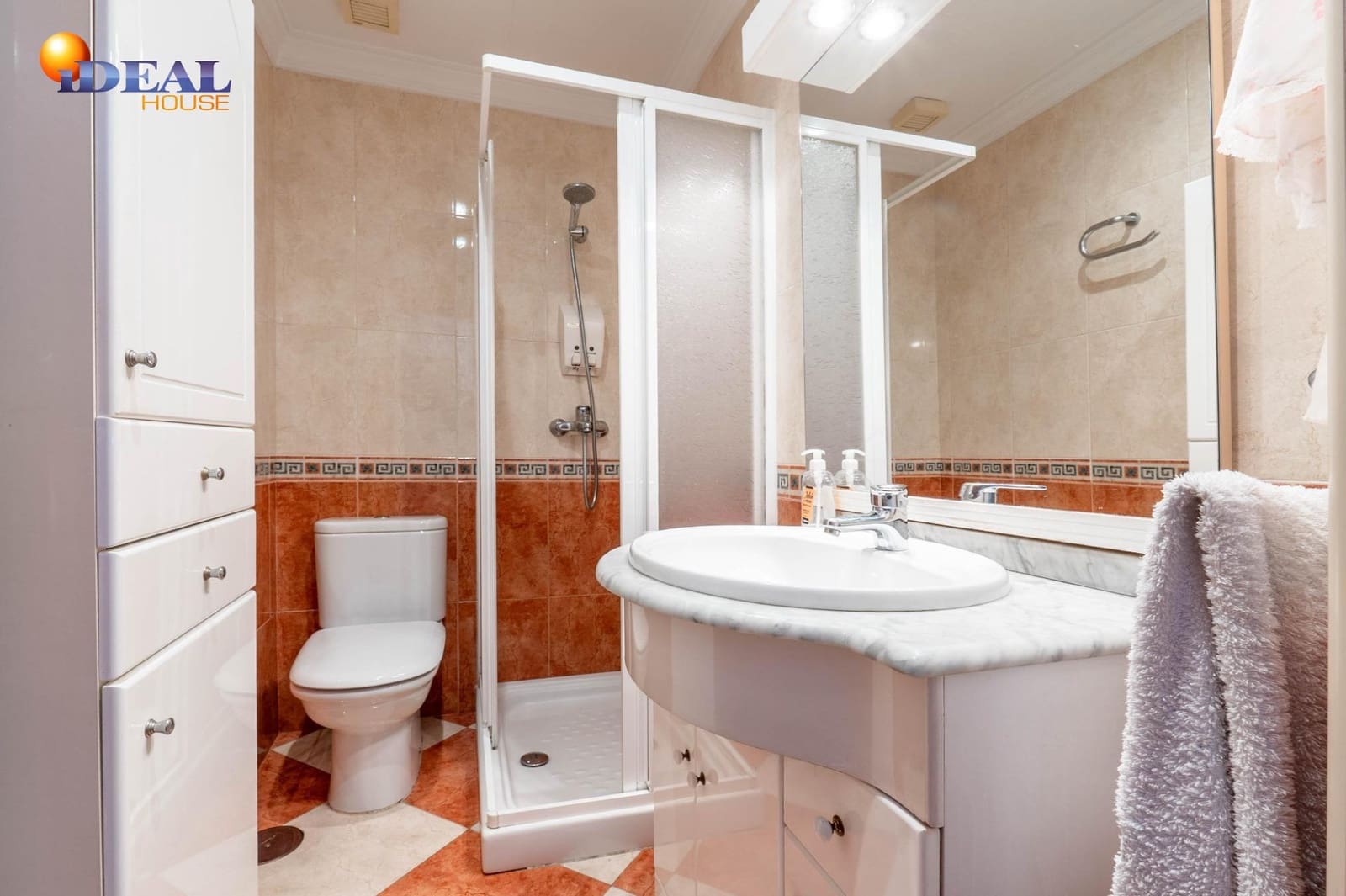 4 bedroom Flat for sale in Granada city with garage - € 367,500 (Ref: 9450215)