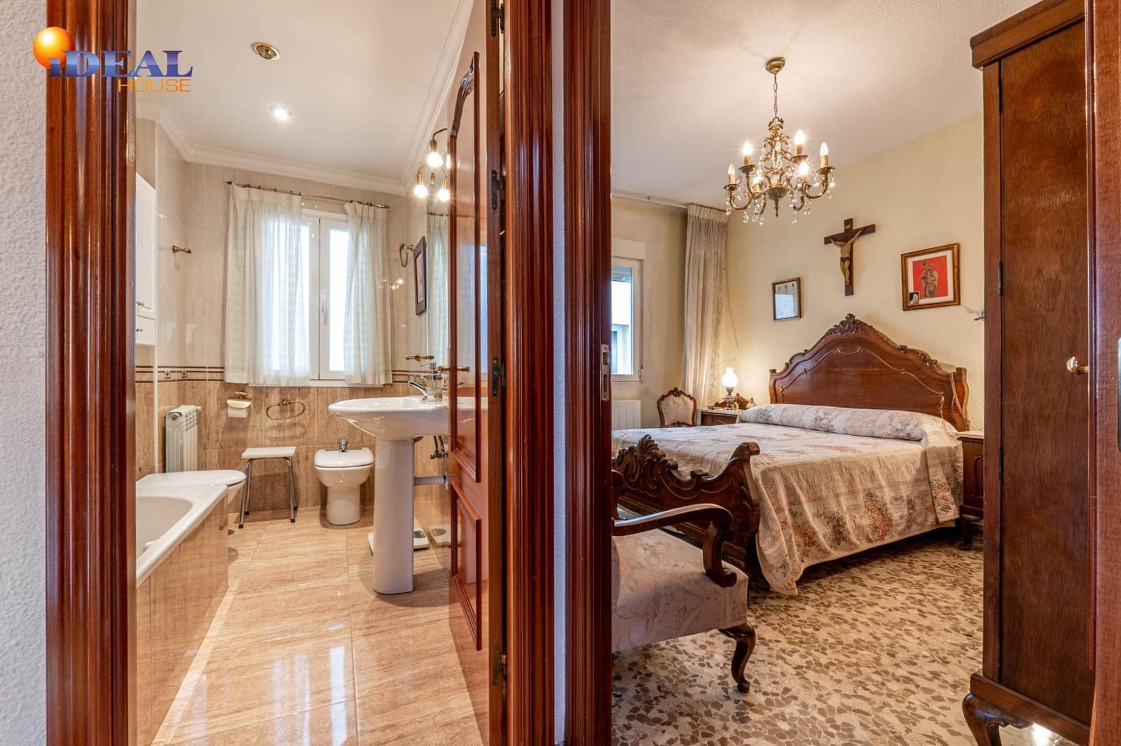 4 bedroom Flat for sale in Granada city with garage - € 367,500 (Ref: 9450215)