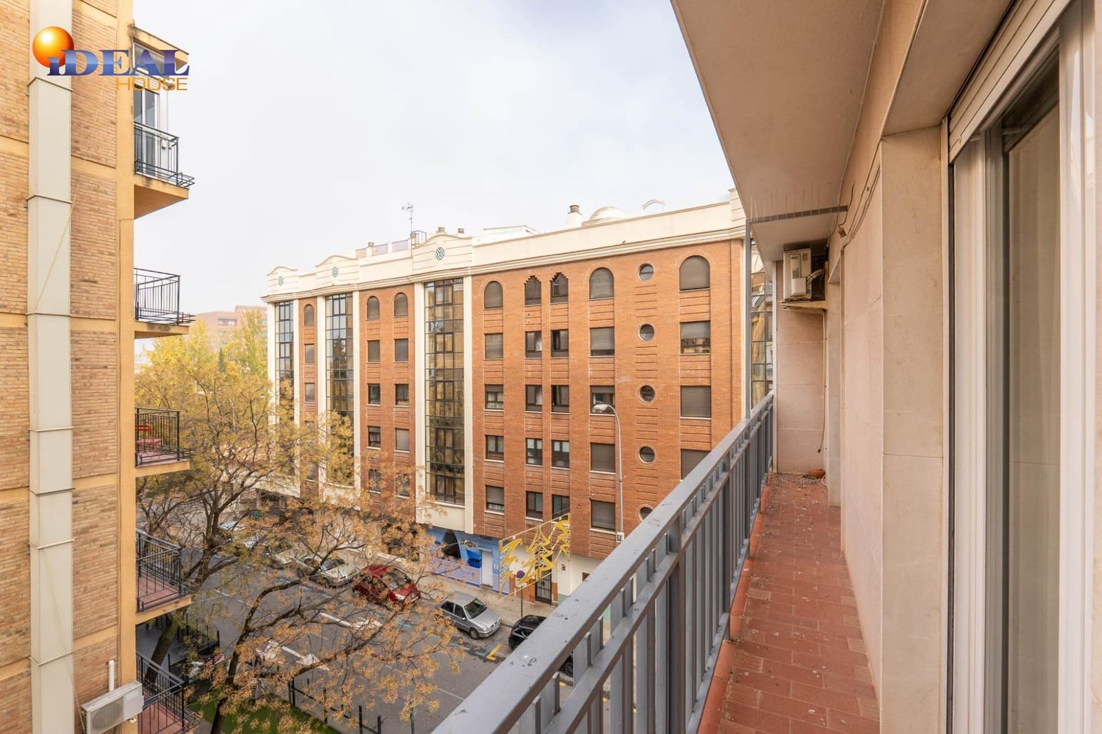 4 bedroom Flat for sale in Granada city with garage - € 367,500 (Ref: 9450215)