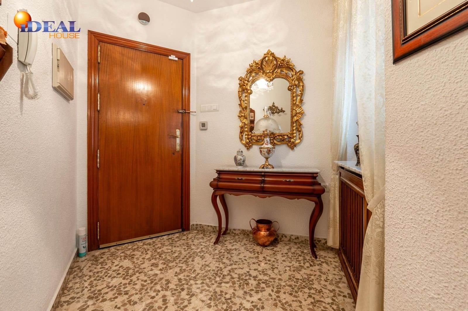 4 bedroom Flat for sale in Granada city with garage - € 367,500 (Ref: 9450215)