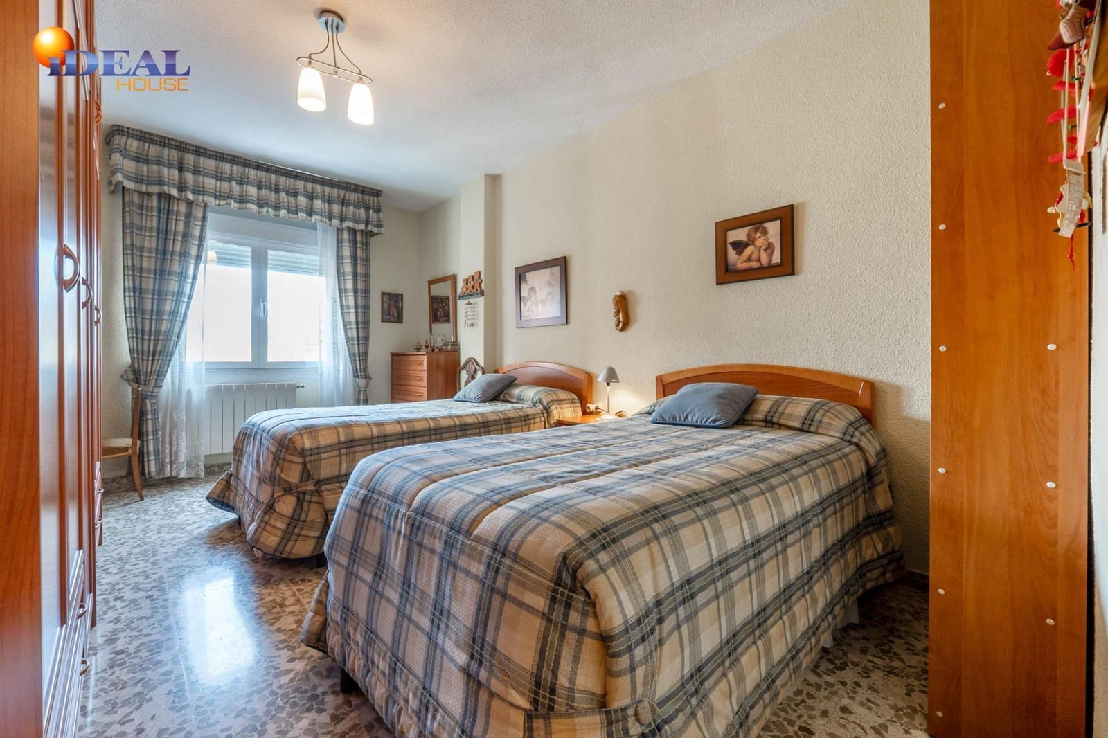 4 bedroom Flat for sale in Granada city with garage - € 367,500 (Ref: 9450215)