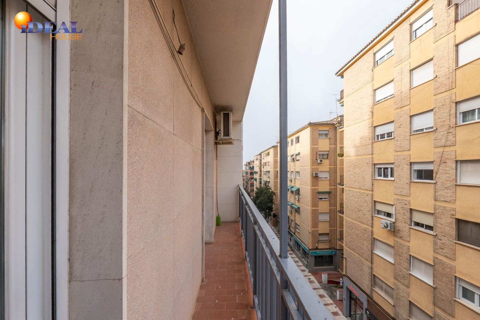 4 bedroom Flat for sale in Granada city with garage - € 367,500 (Ref: 9450215)