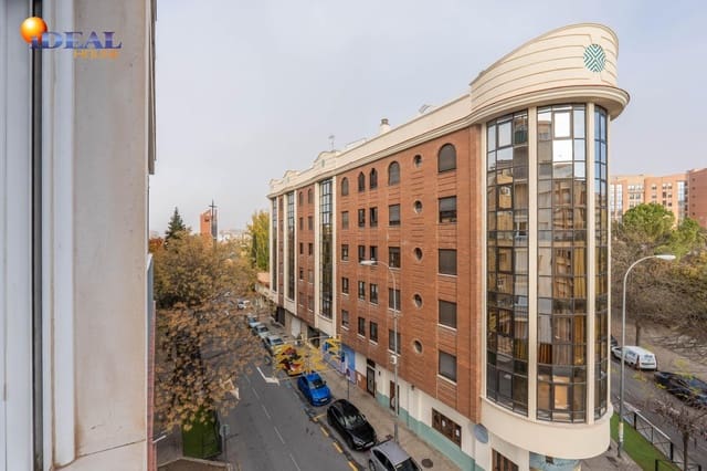 4 slaapkamer Flat te koop in Camino de Ronda - Rosaleda, Granada stad met garage - € 367.500 (Ref: 9450215)