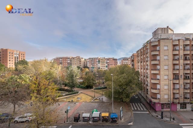 4 slaapkamer Flat te koop in Camino de Ronda - Rosaleda, Granada stad met garage - € 367.500 (Ref: 9450215)