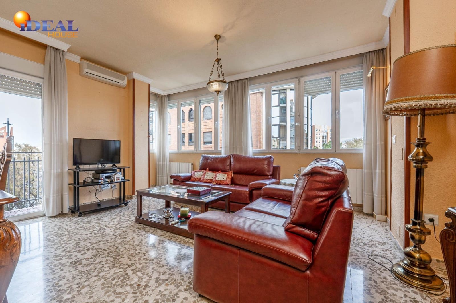 4 bedroom Flat for sale in Granada city with garage - € 367,500 (Ref: 9450215)