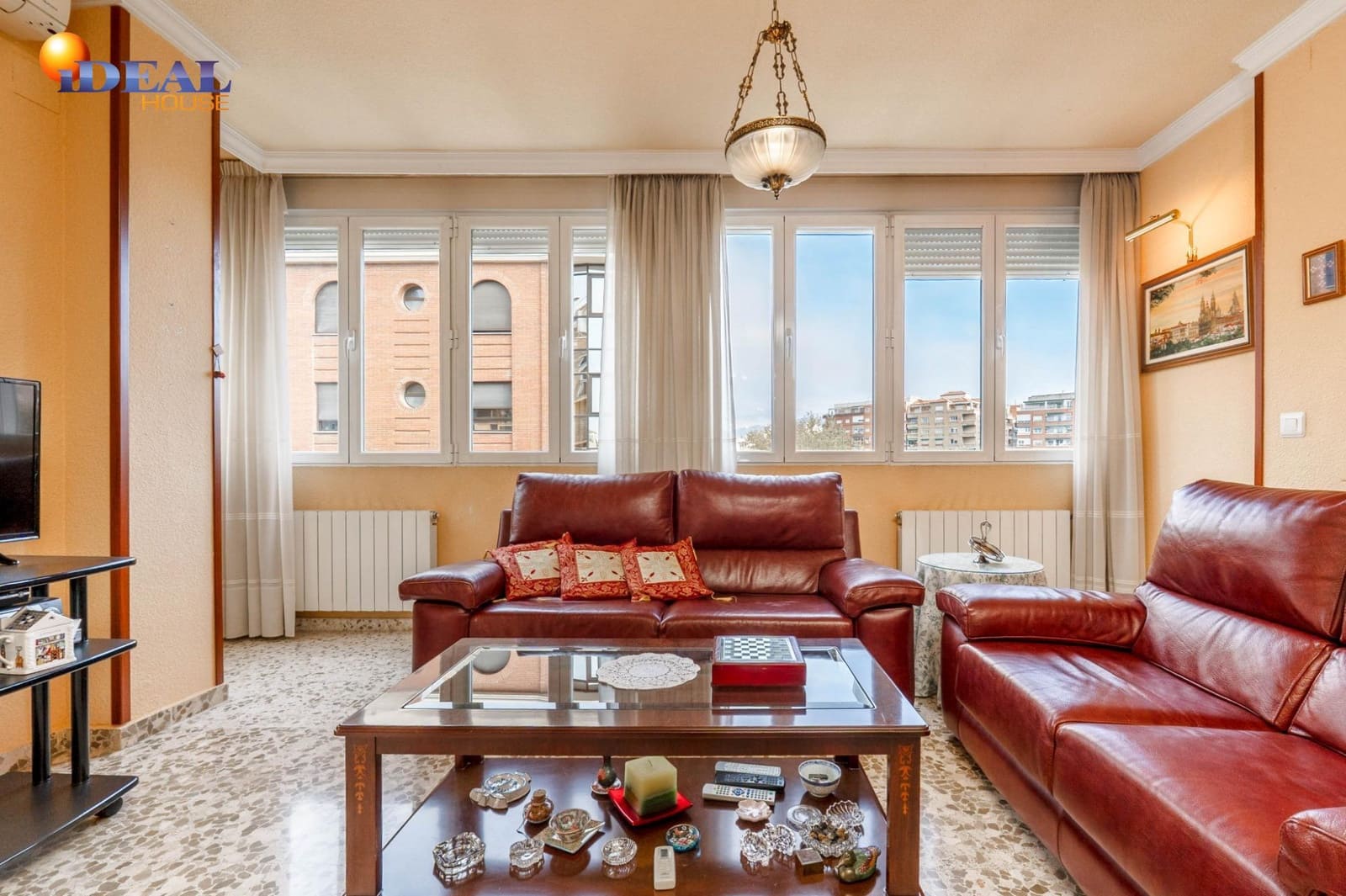 4 bedroom Flat for sale in Granada city with garage - € 367,500 (Ref: 9450215)