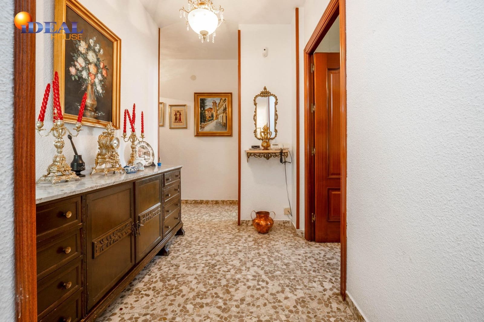 4 bedroom Flat for sale in Granada city with garage - € 367,500 (Ref: 9450215)