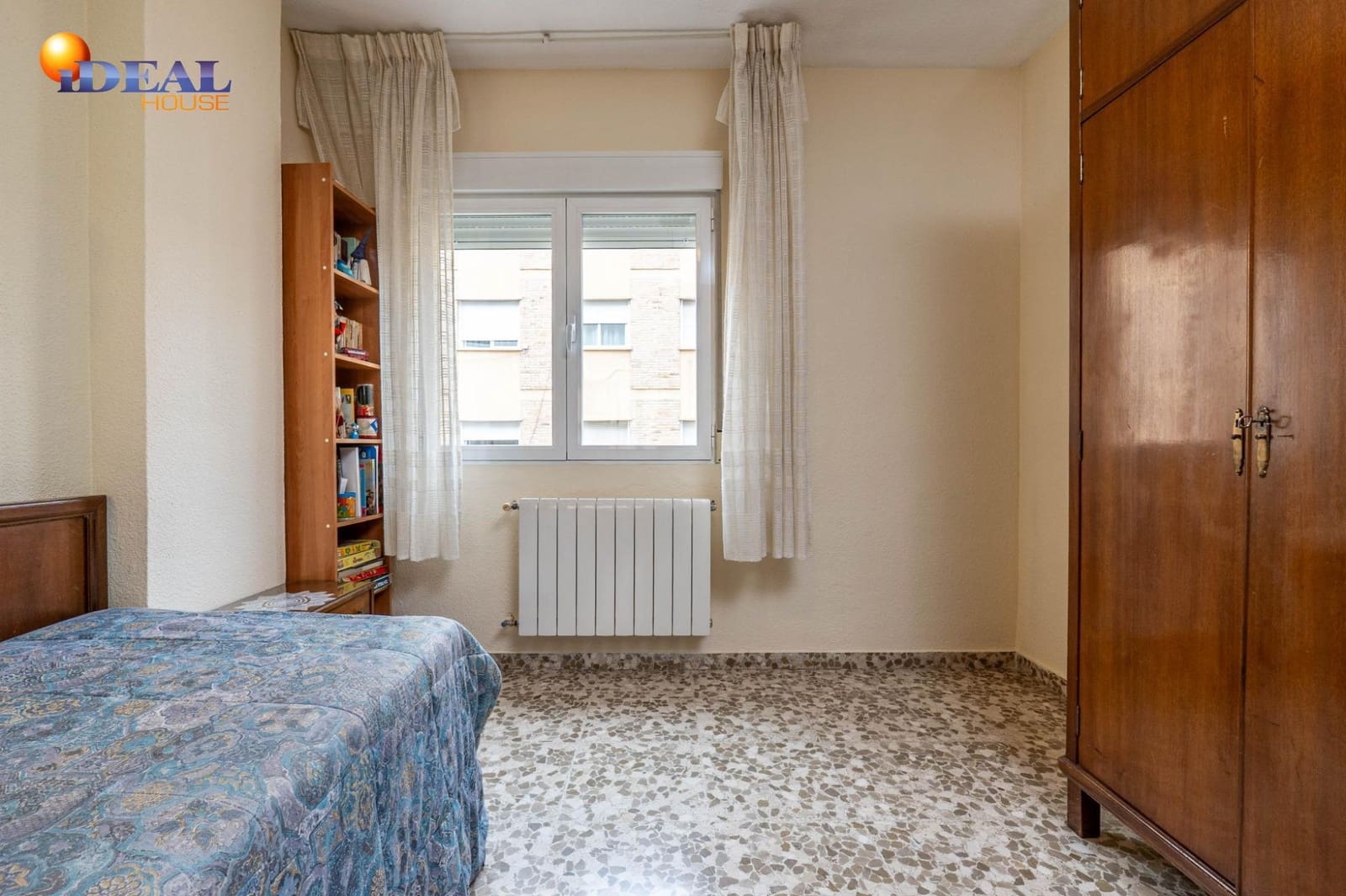 4 bedroom Flat for sale in Granada city with garage - € 367,500 (Ref: 9450215)