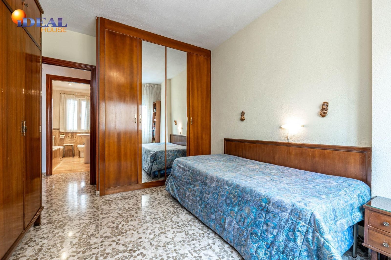 4 bedroom Flat for sale in Granada city with garage - € 367,500 (Ref: 9450215)