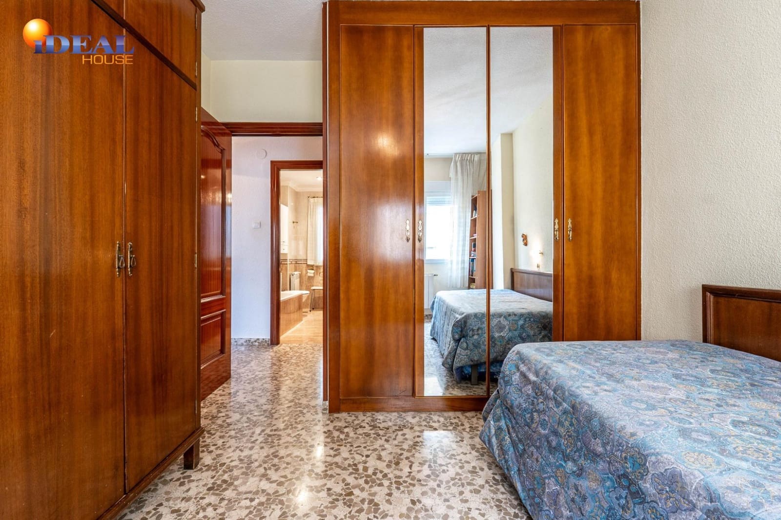 4 bedroom Flat for sale in Granada city with garage - € 367,500 (Ref: 9450215)