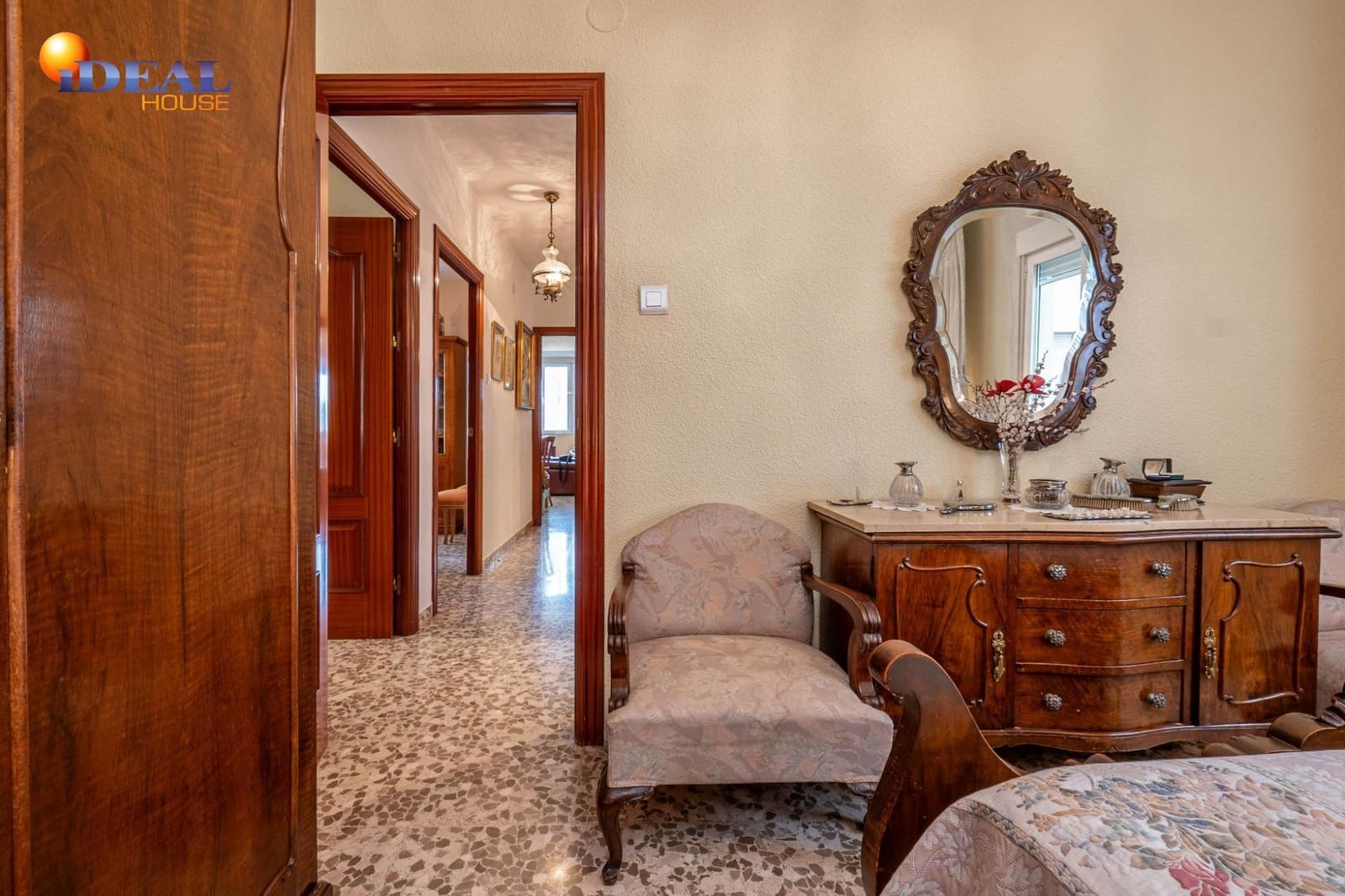 4 bedroom Flat for sale in Granada city with garage - € 367,500 (Ref: 9450215)