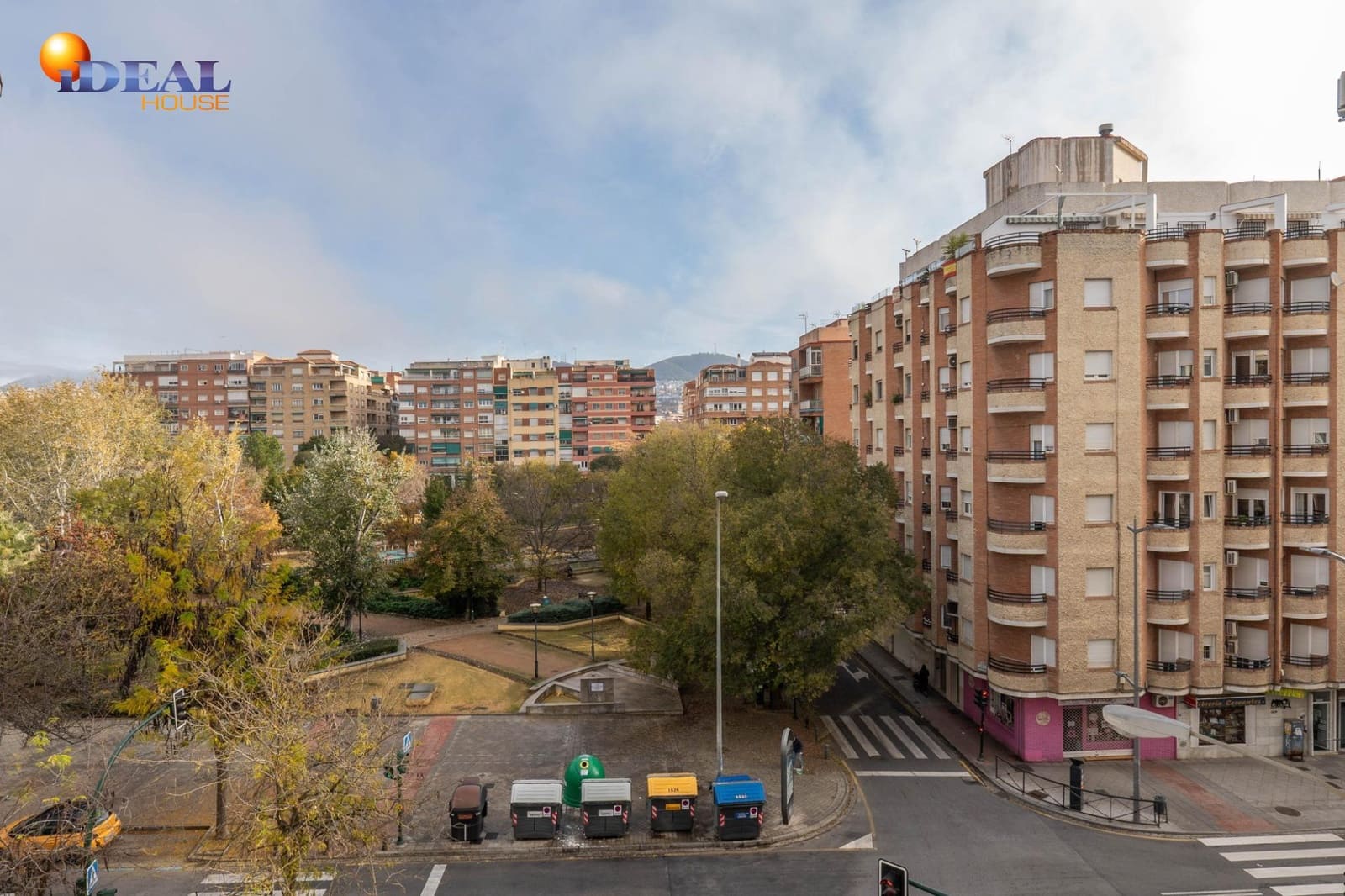 4 bedroom Flat for sale in Granada city with garage - € 367,500 (Ref: 9450215)