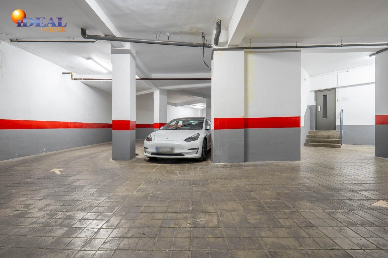 4 bedroom Flat for sale in Granada city with garage - € 367,500 (Ref: 9450215)