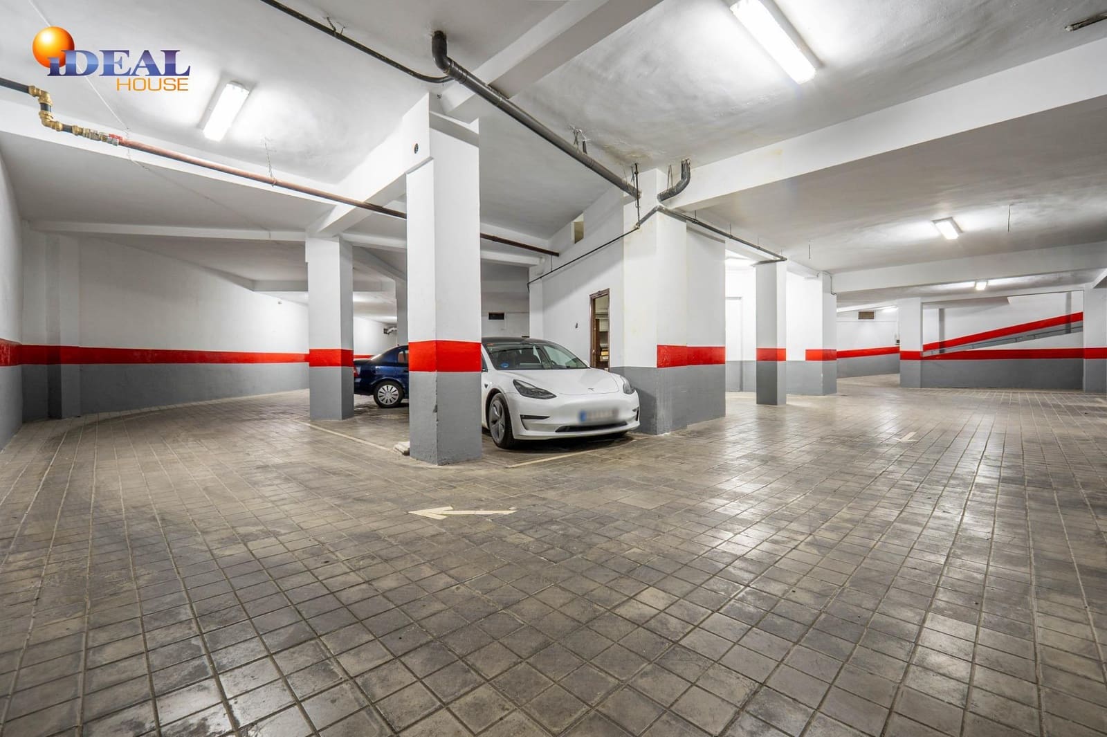 4 bedroom Flat for sale in Granada city with garage - € 367,500 (Ref: 9450215)