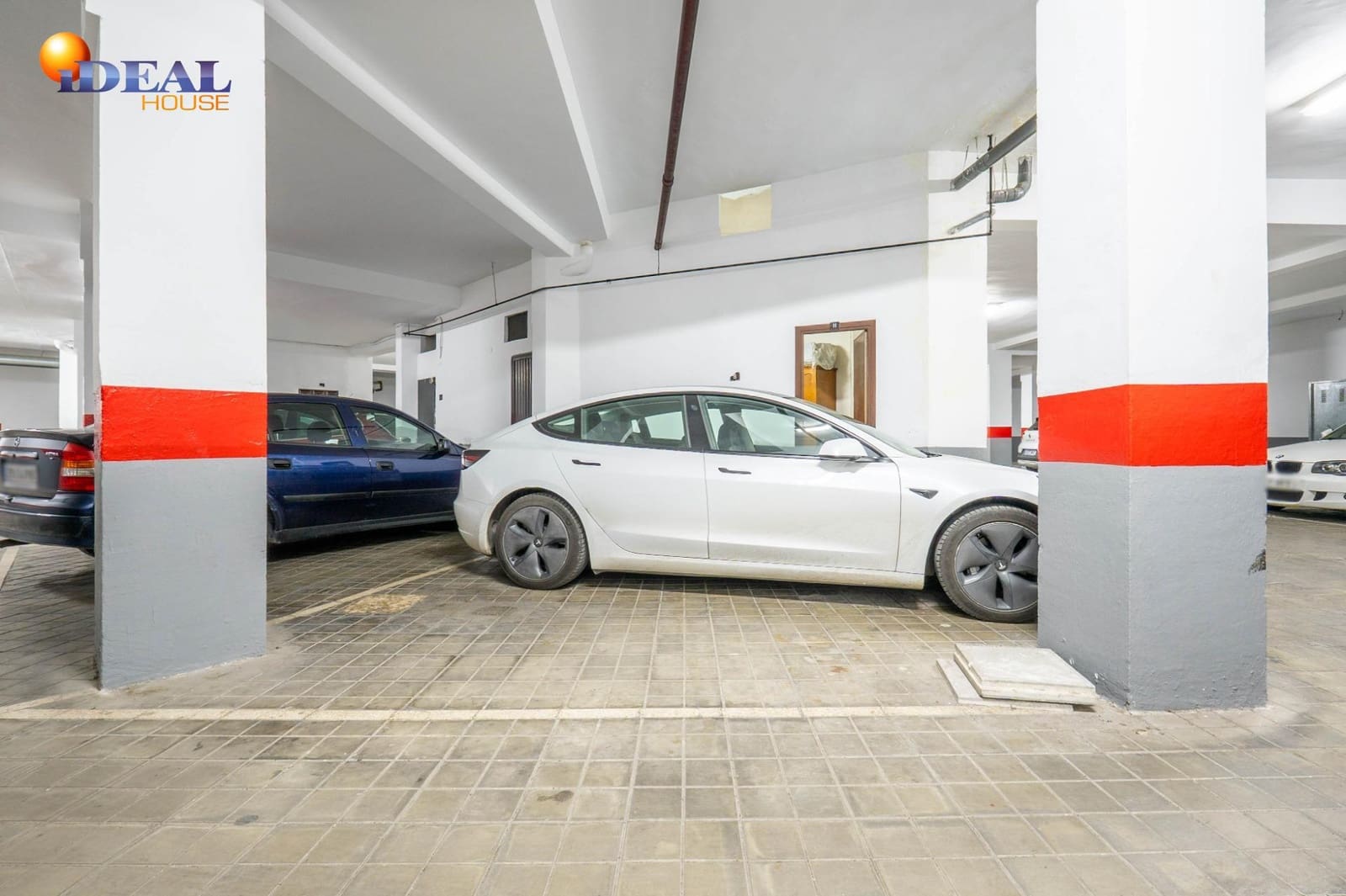 4 bedroom Flat for sale in Granada city with garage - € 367,500 (Ref: 9450215)