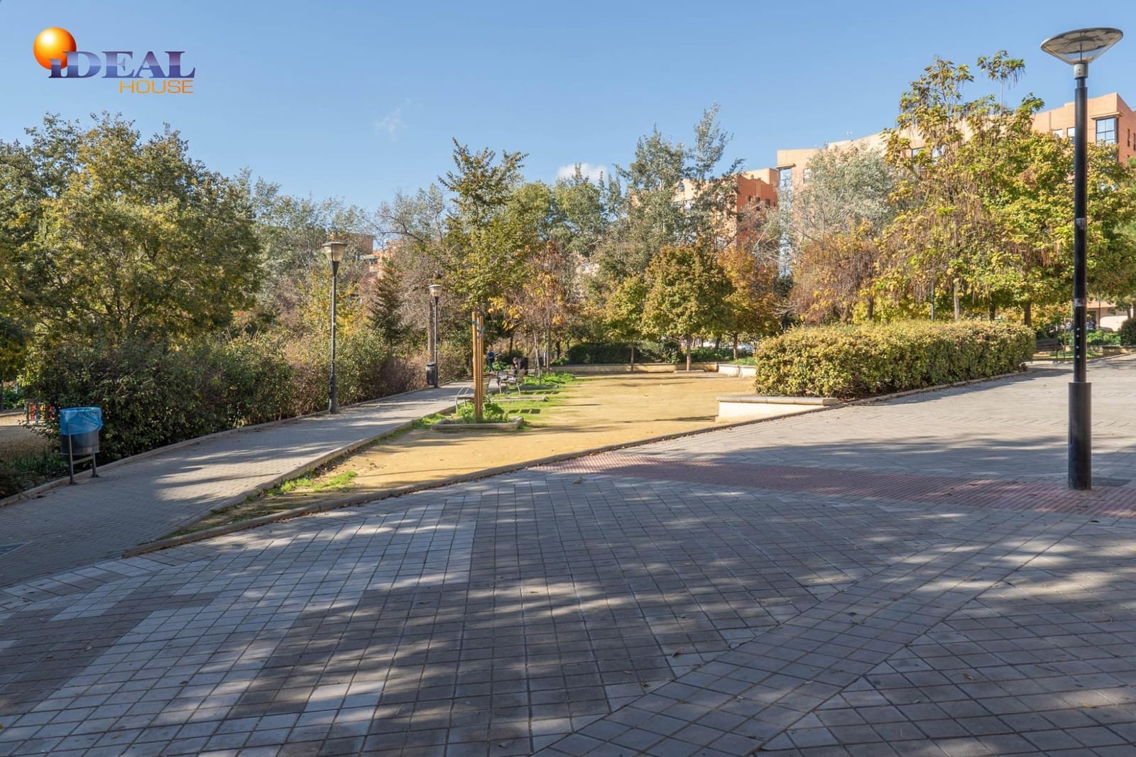 4 bedroom Flat for sale in Granada city with garage - € 367,500 (Ref: 9450215)