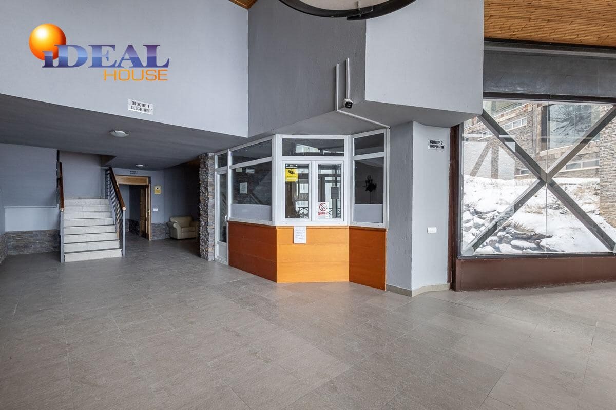 2 bedroom Flat for sale in Sierra Nevada with pool garage - € 240,000 (Ref: 9452073)