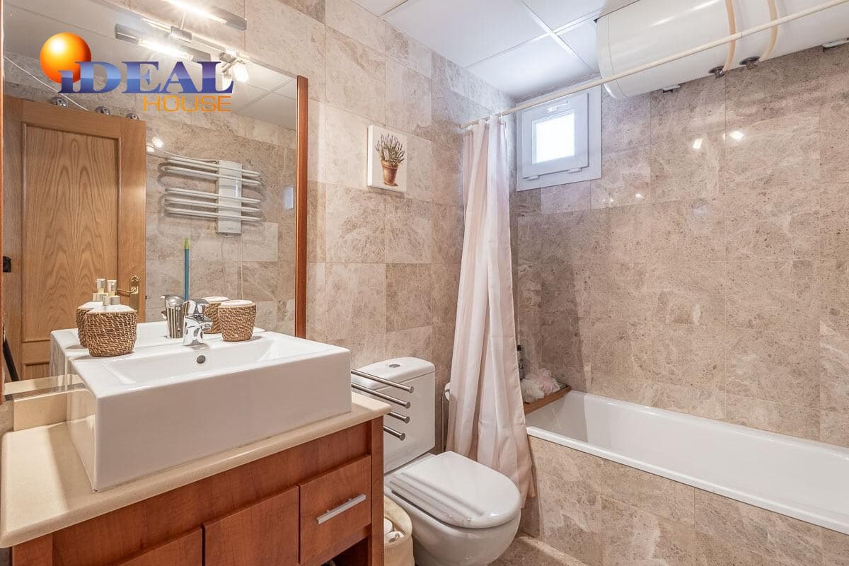 2 bedroom Flat for sale in Sierra Nevada with pool garage - € 240,000 (Ref: 9452073)