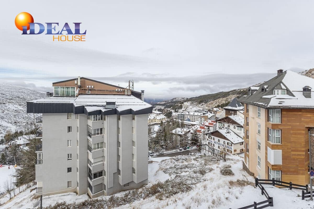 2 bedroom Flat for sale in Sierra Nevada with pool garage - € 240,000 (Ref: 9452073)