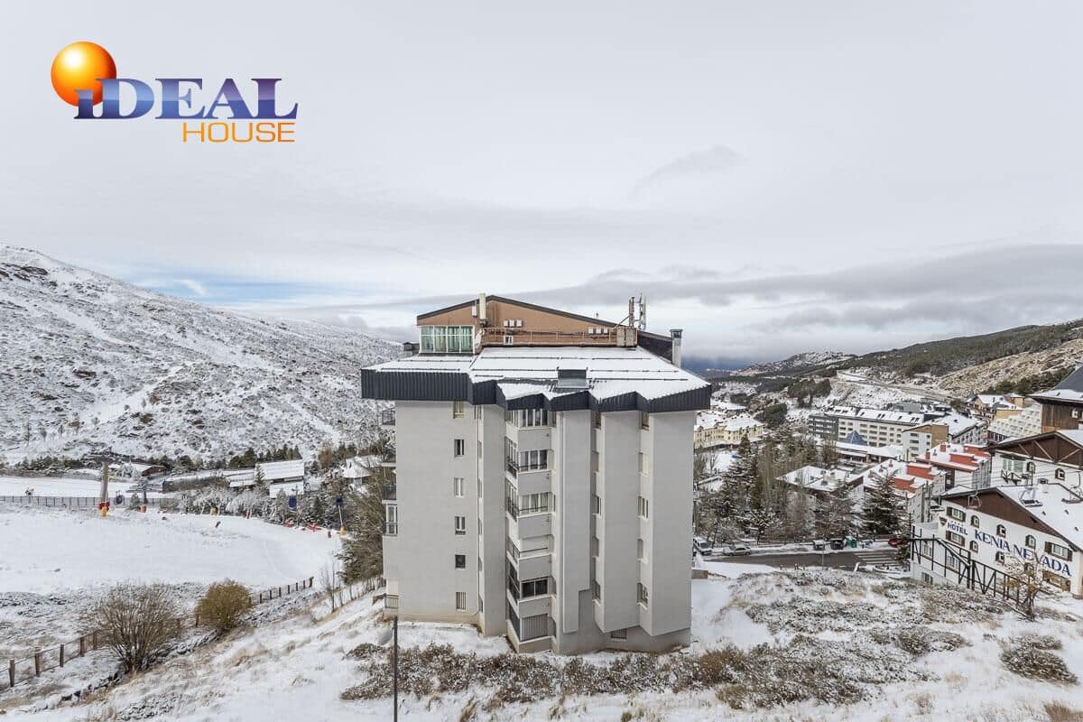 2 bedroom Flat for sale in Sierra Nevada with pool garage - € 240,000 (Ref: 9452073)