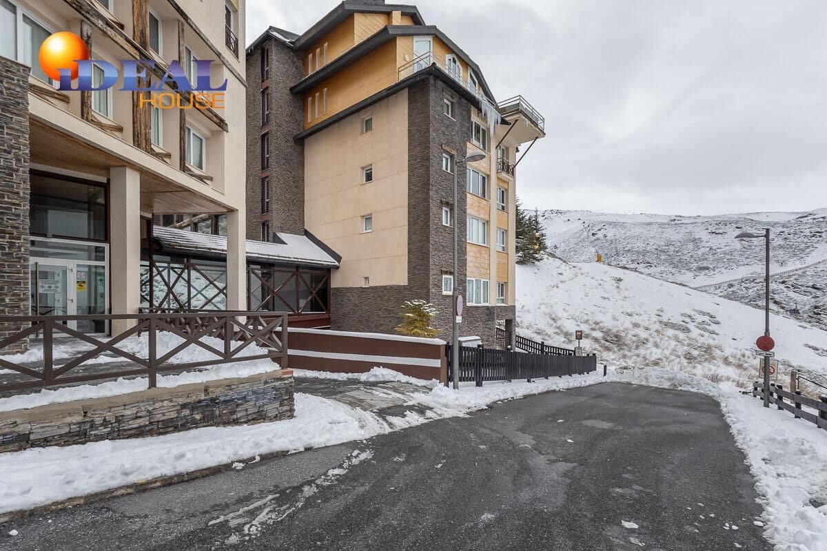 2 bedroom Flat for sale in Sierra Nevada with pool garage - € 240,000 (Ref: 9452073)