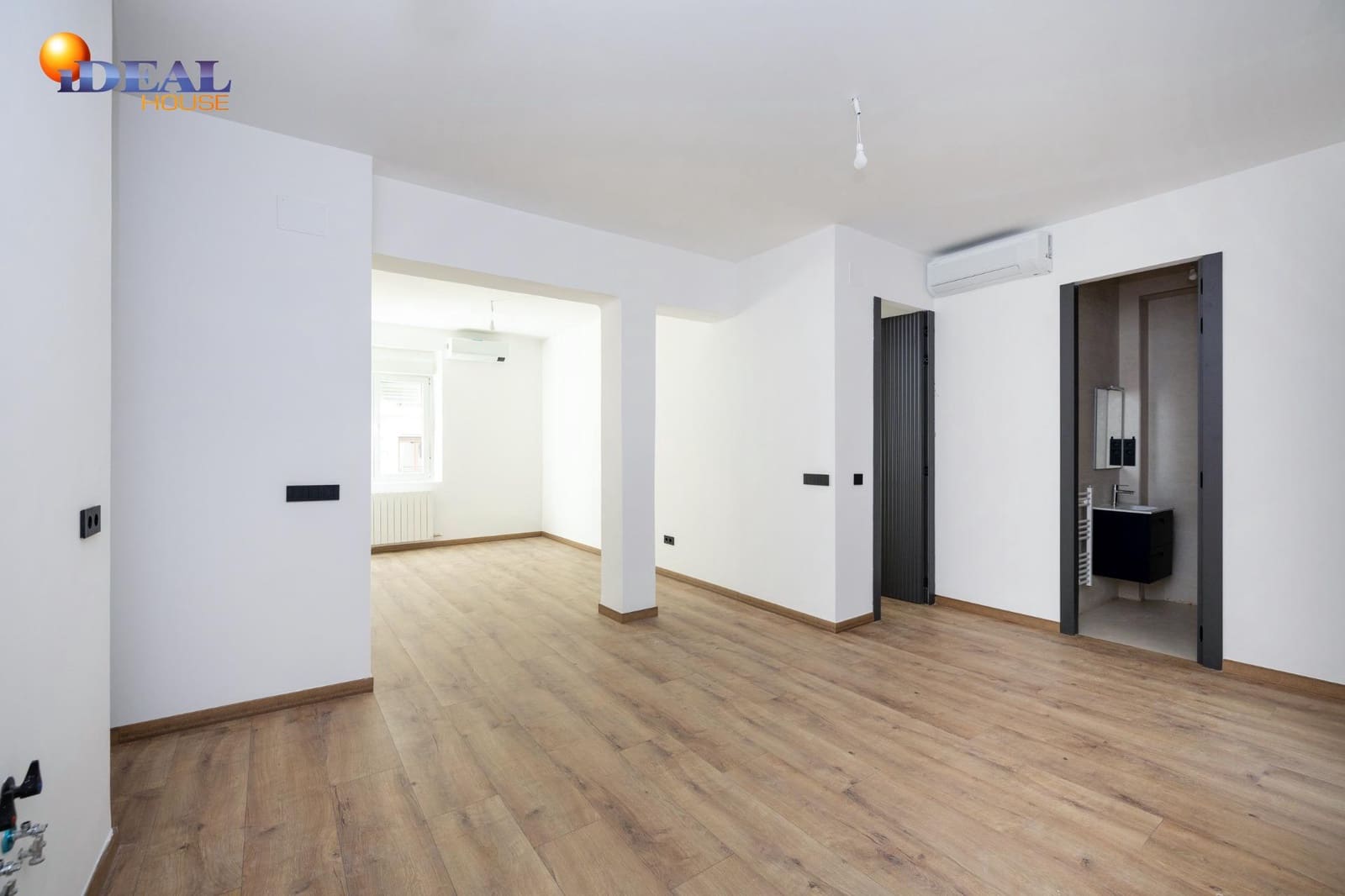 2 bedroom Flat for sale in Granada city - € 398,000 (Ref: 9456183)