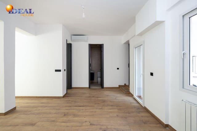 2 bedroom Flat for sale in Centro, Granada city - € 398,000 (Ref: 9456183)