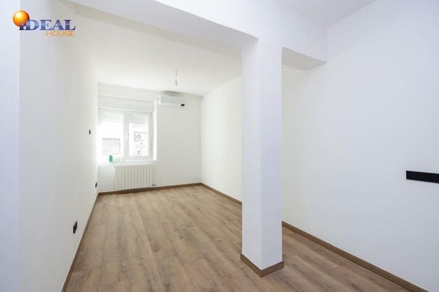 2 bedroom Flat for sale in Centro, Granada city - € 398,000 (Ref: 9456183)