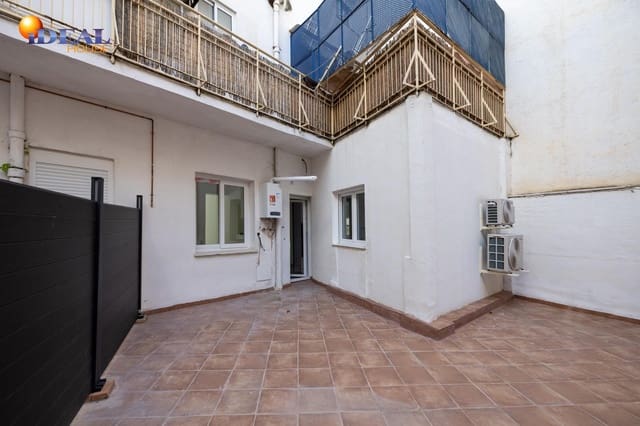 2 bedroom Flat for sale in Centro, Granada city - € 398,000 (Ref: 9456183)