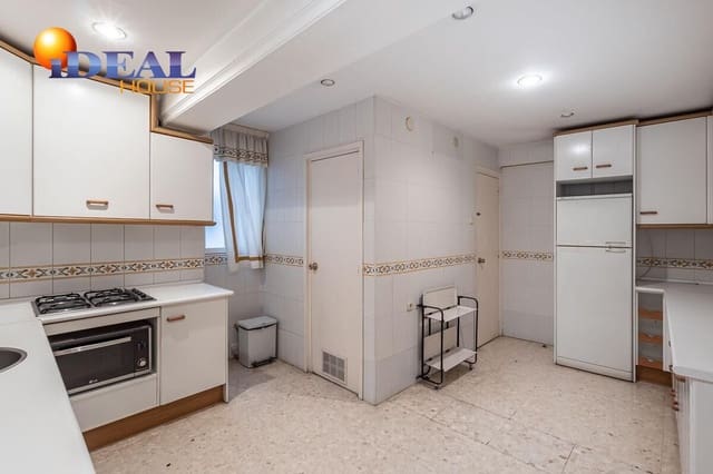 Piso de 5 habitaciones en Granada ciudad en venta - 420.000 € (Ref: 9456187)