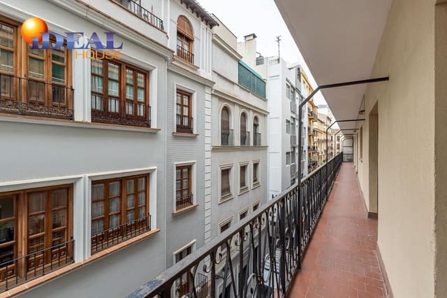 Piso de 5 habitaciones en Granada ciudad en venta - 420.000 € (Ref: 9456187)