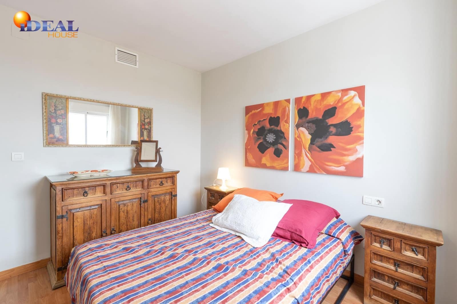 3 sovrum Radhus till salu i Granada stad med pool garage - 339 000 € (Ref: 9456188)