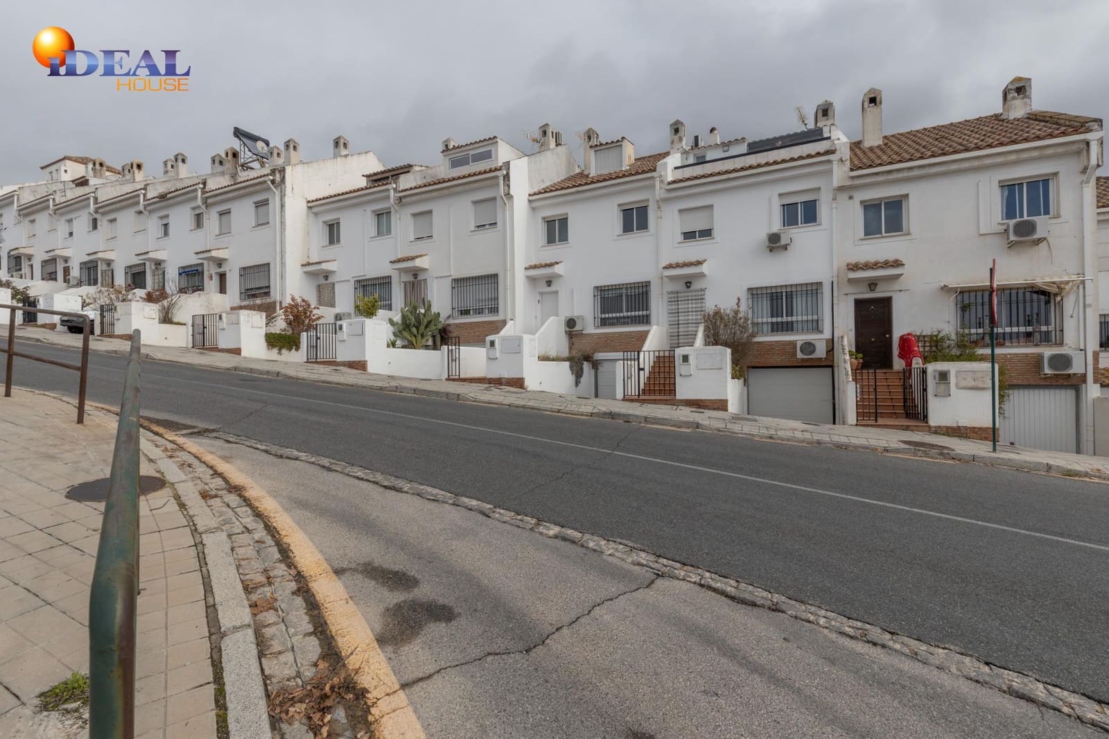 3 sovrum Radhus till salu i Granada stad med pool garage - 339 000 € (Ref: 9456188)