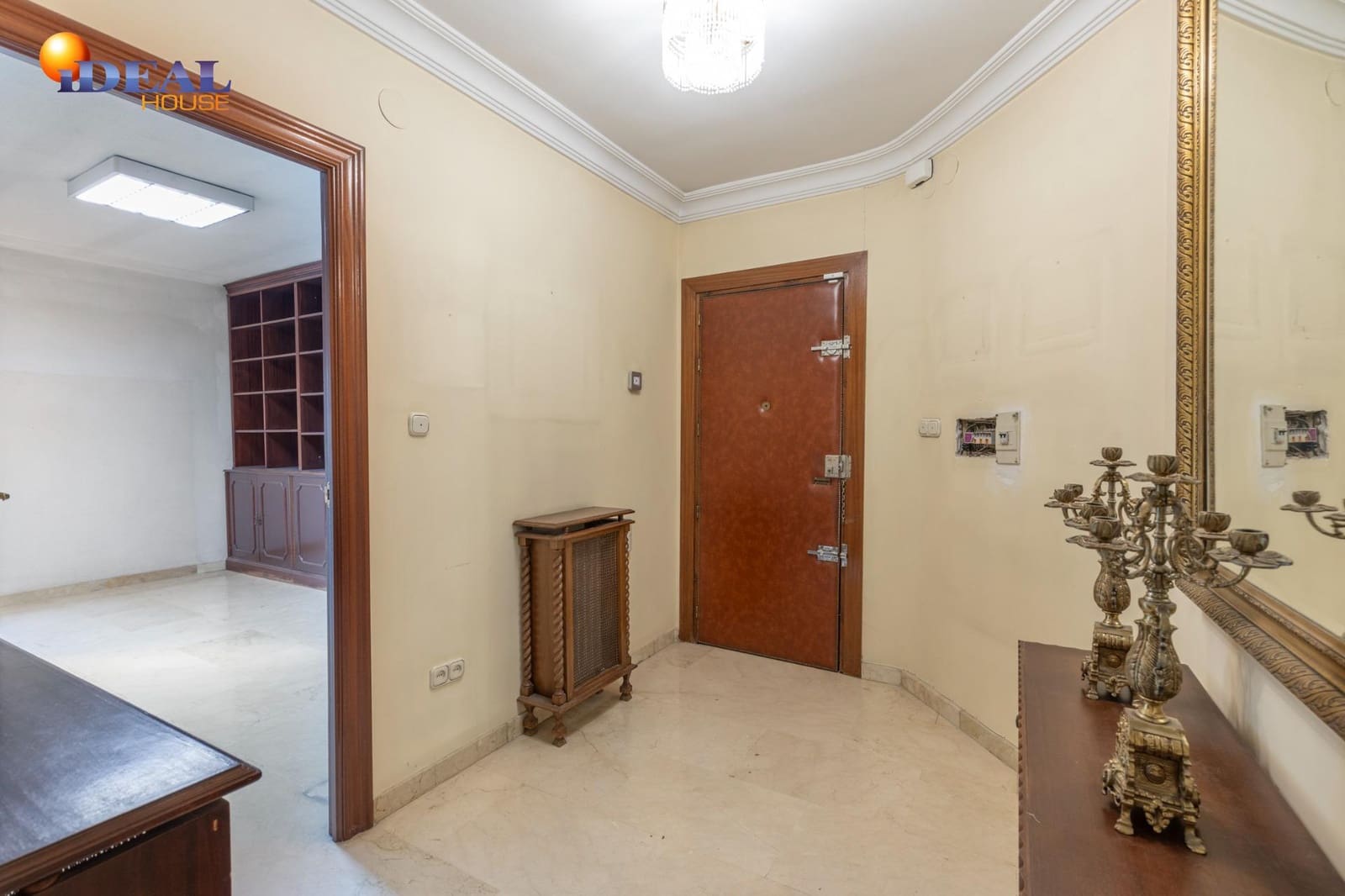4 bedroom Flat for sale in Granada city with garage - € 420,000 (Ref: 9456190)