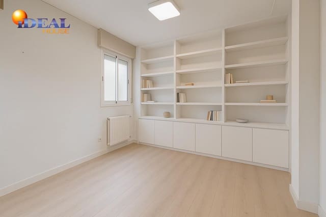 4 slaapkamer Flat te koop in Centro, Granada stad met garage - € 420.000 (Ref: 9456190)