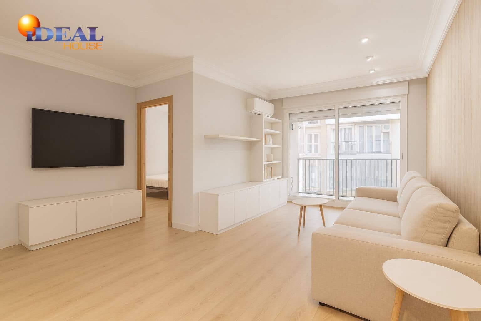 4 bedroom Flat for sale in Granada city with garage - € 420,000 (Ref: 9456190)