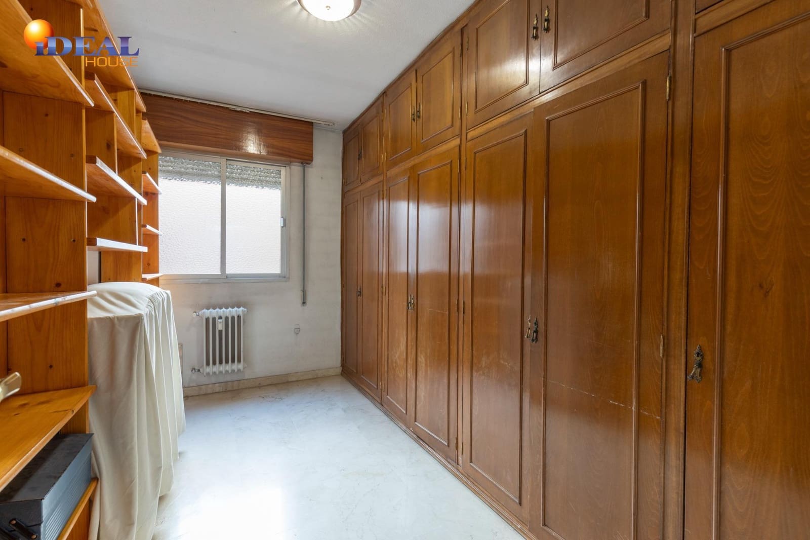 4 bedroom Flat for sale in Granada city with garage - € 420,000 (Ref: 9456190)