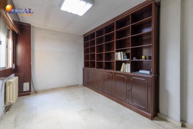 4 slaapkamer Flat te koop in Centro, Granada stad met garage - € 420.000 (Ref: 9456190)