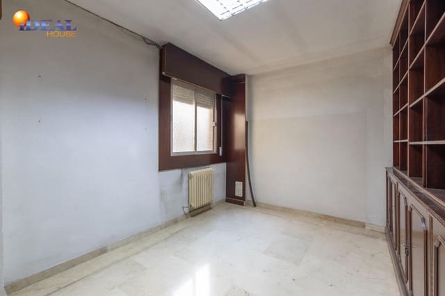 4 slaapkamer Flat te koop in Centro, Granada stad met garage - € 420.000 (Ref: 9456190)