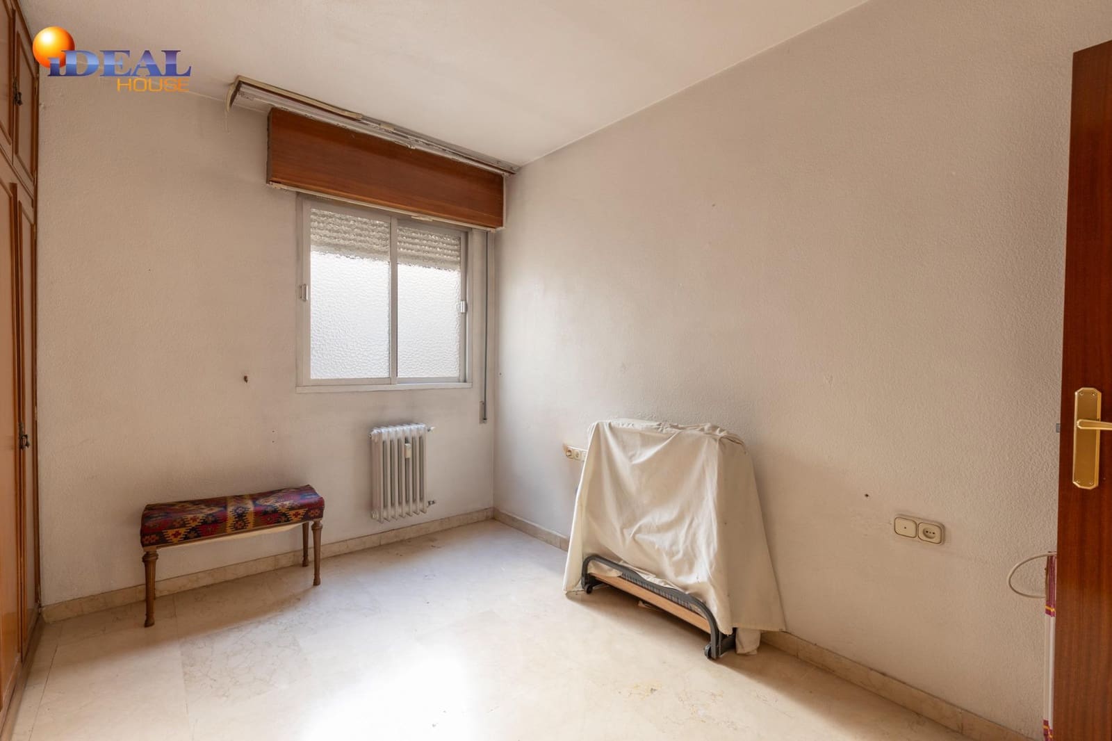 4 bedroom Flat for sale in Granada city with garage - € 420,000 (Ref: 9456190)