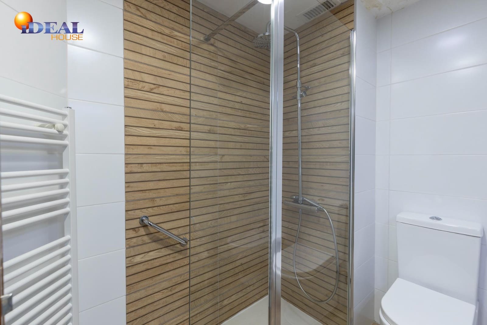 4 bedroom Flat for sale in Granada city with garage - € 420,000 (Ref: 9456190)