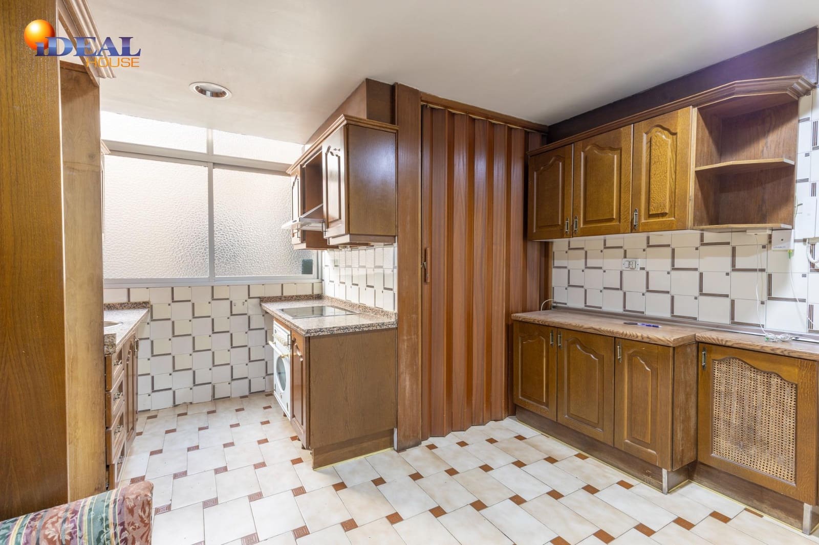 4 bedroom Flat for sale in Granada city with garage - € 420,000 (Ref: 9456190)